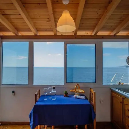 Ocean View Studio Apt * Incredible Views * Terrace Holiday home