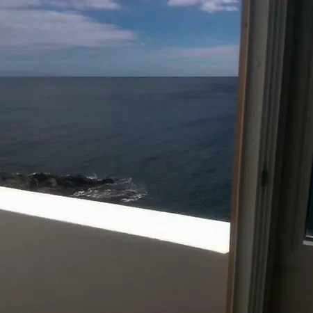 Ocean View Studio Apt * Incredible Views * Terrace Holiday home *