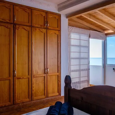 Ocean View Studio Apt * Incredible Views * Terrace